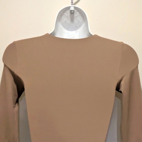 EUC Babaton XS Tan Stretch Long Sleeve Bodysuit - Picture 5 of 7